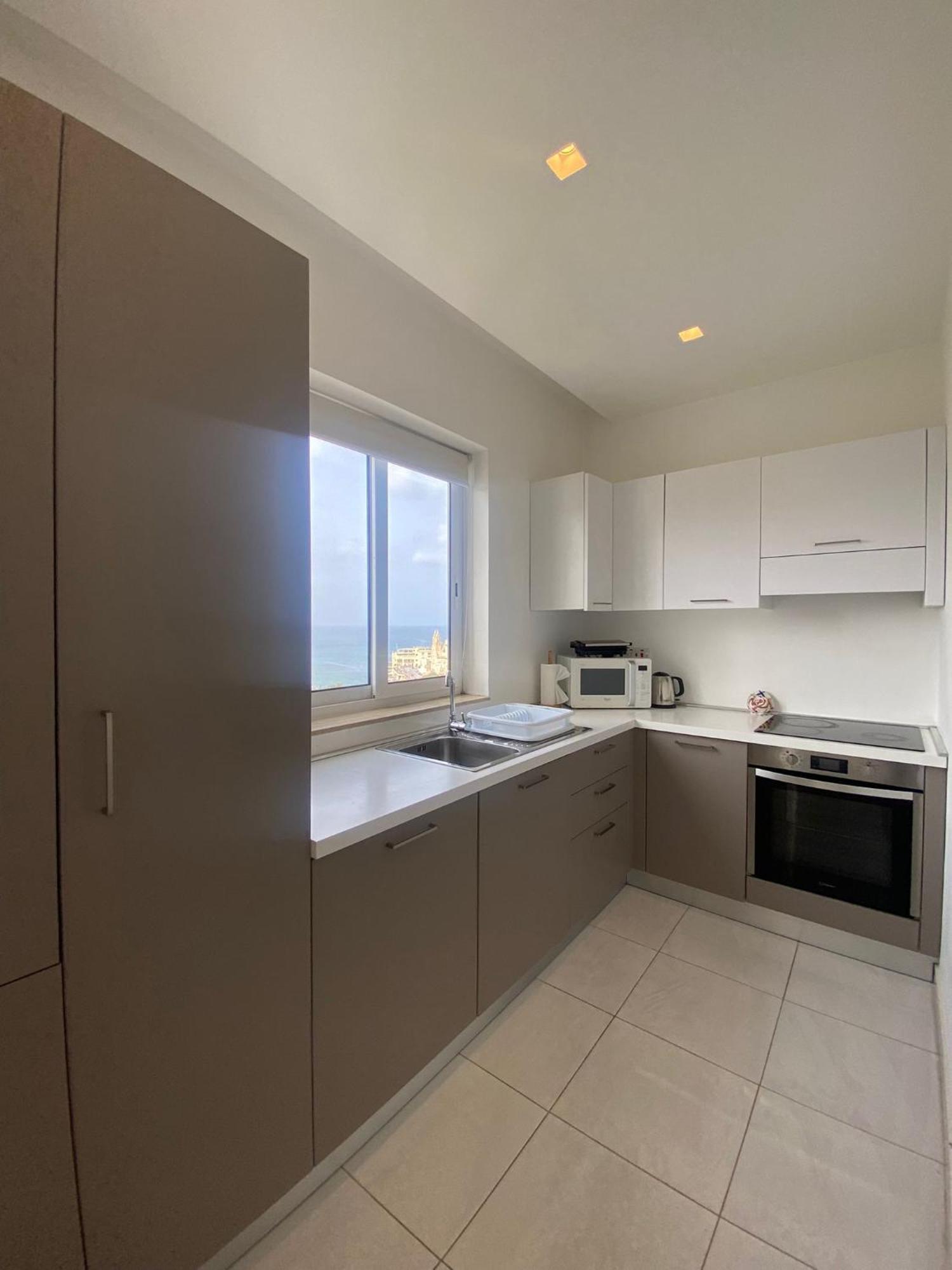 Spectacular Distant Seaview Apt Sliema Exterior photo
