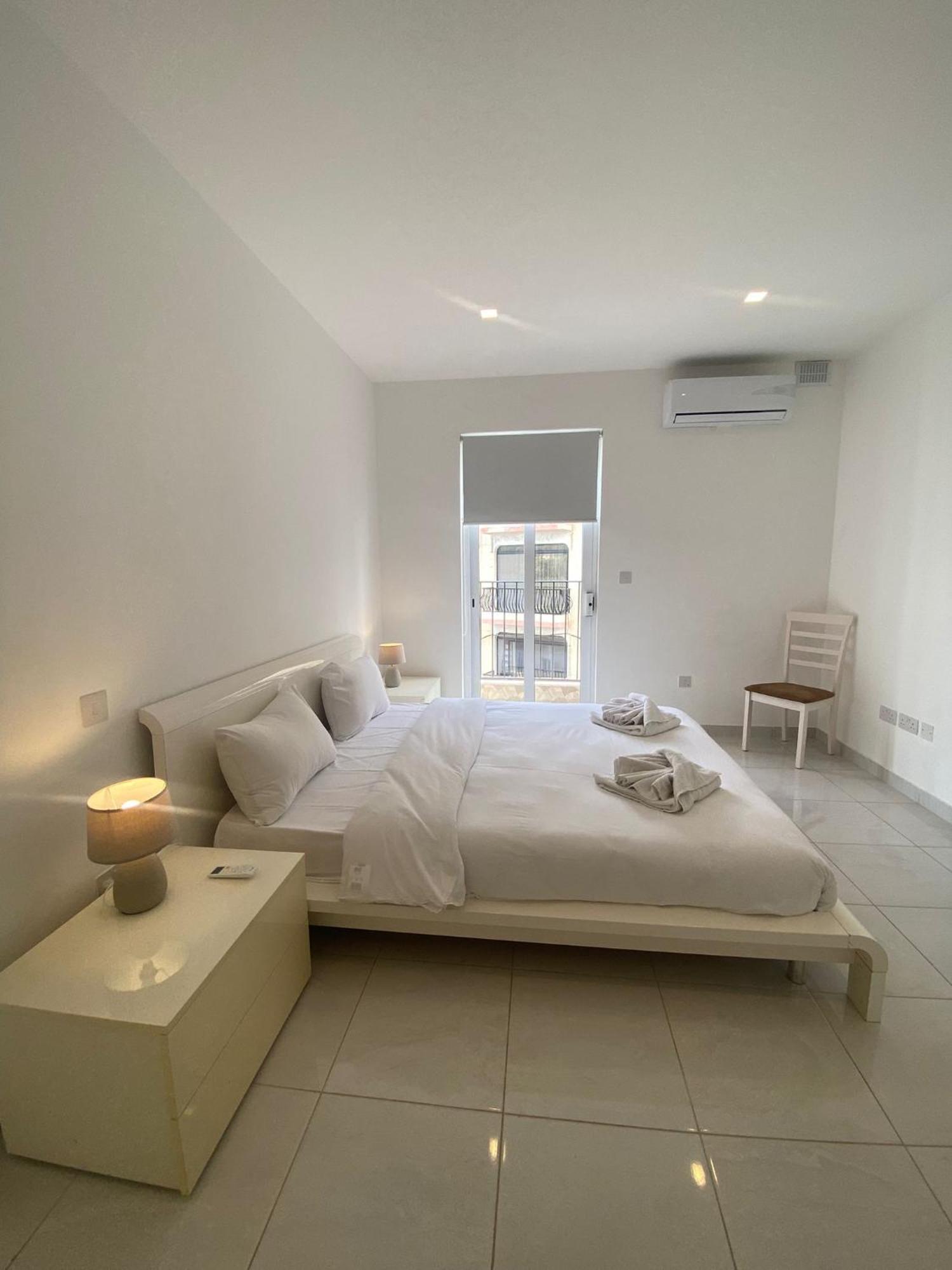 Spectacular Distant Seaview Apt Sliema Exterior photo